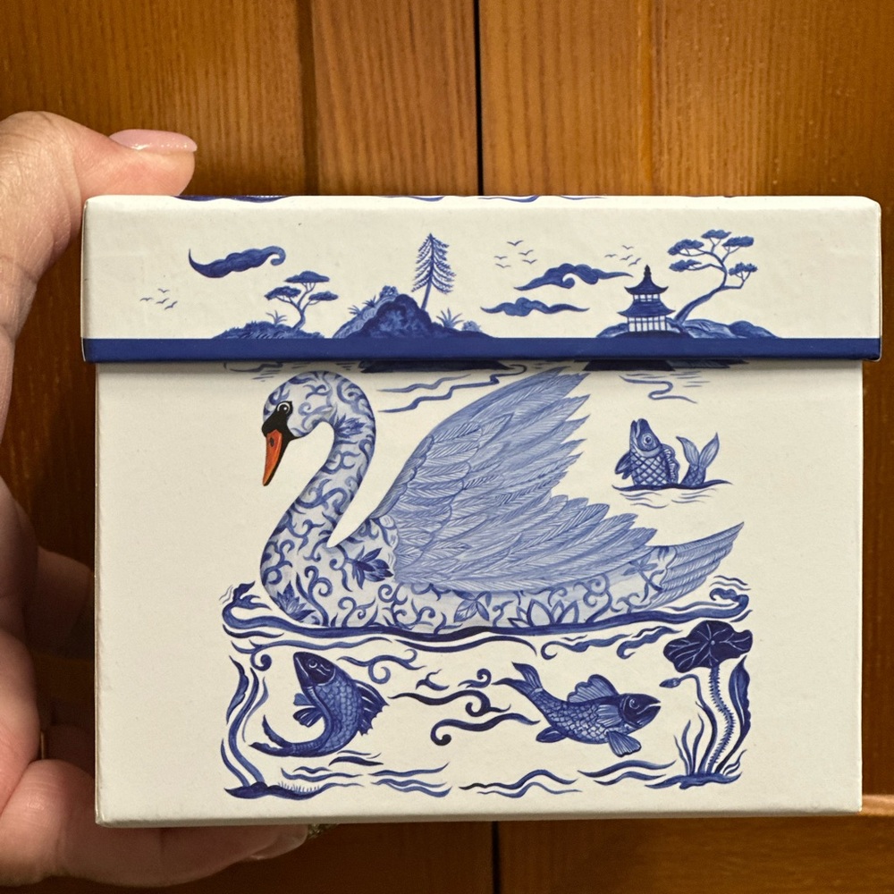 Blue and White Swan Mug - Picture 5 of 5